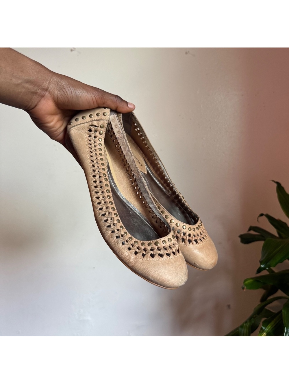 B. Makowsky distressed beige Studded Woven Leather Ballet Flats size US 8